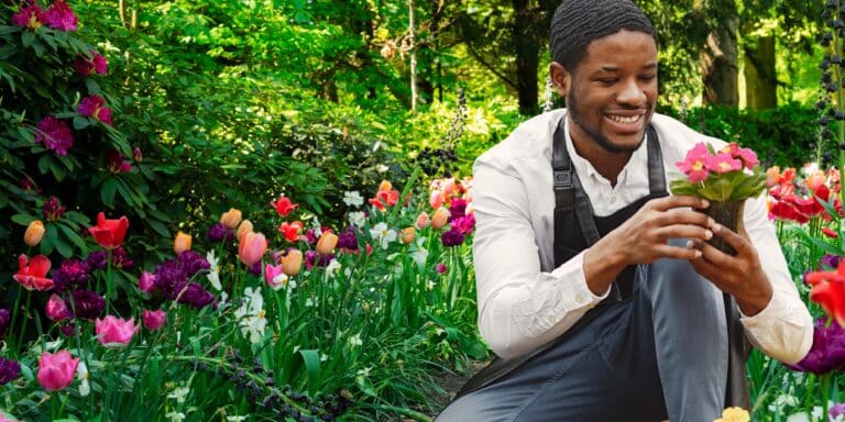 Giardinaggio a marzo: le operazioni essenziali per un giardino rigoglioso
